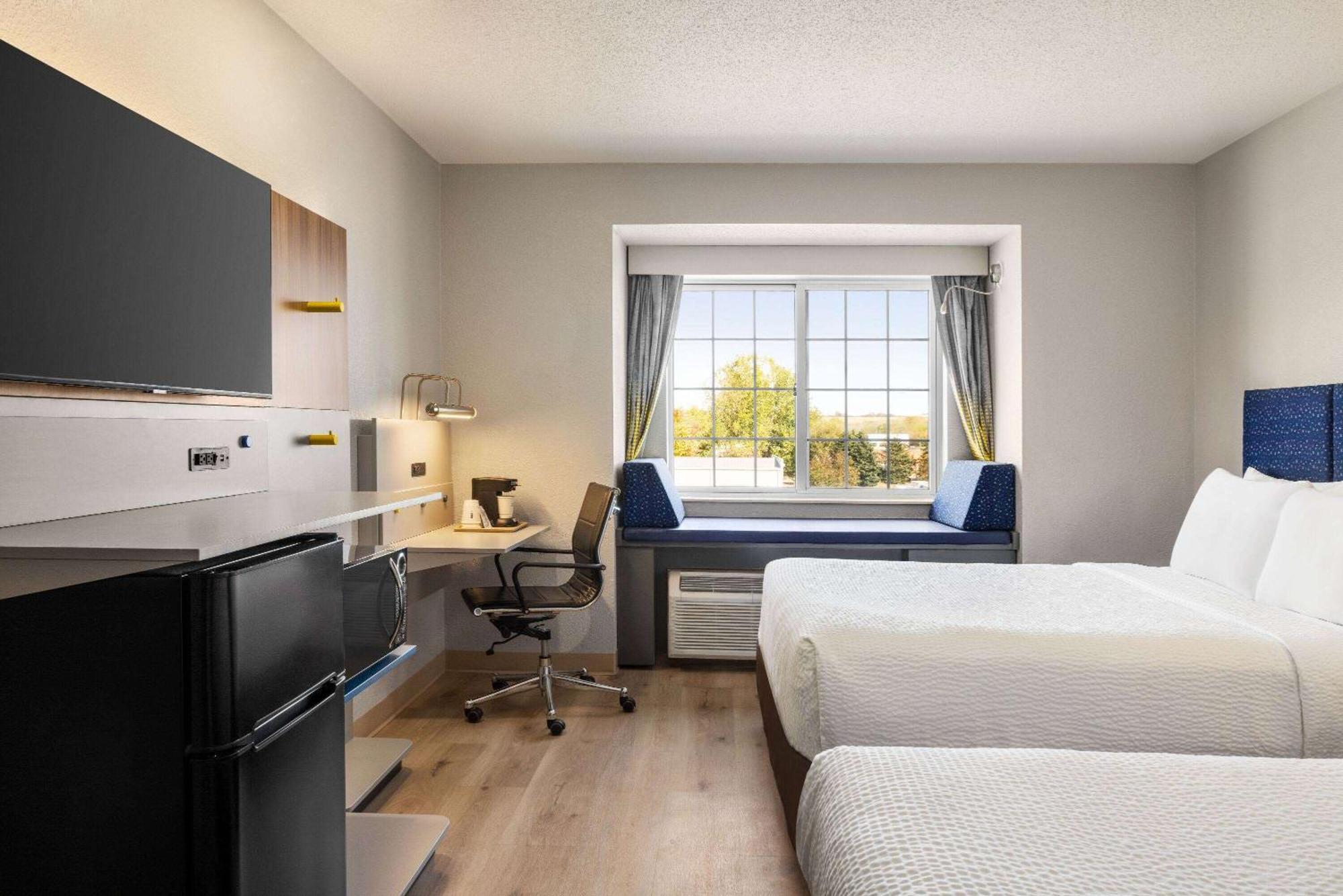 Microtel Inn & Suites By Wyndham New Ulm Exterior photo